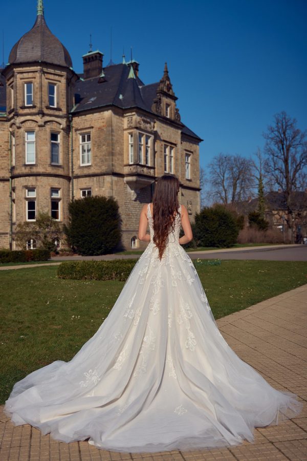 Amera Vera 2023 Brautkleid B2318 (2) Juno das Hochzeitshaus Brautmode Meinersen