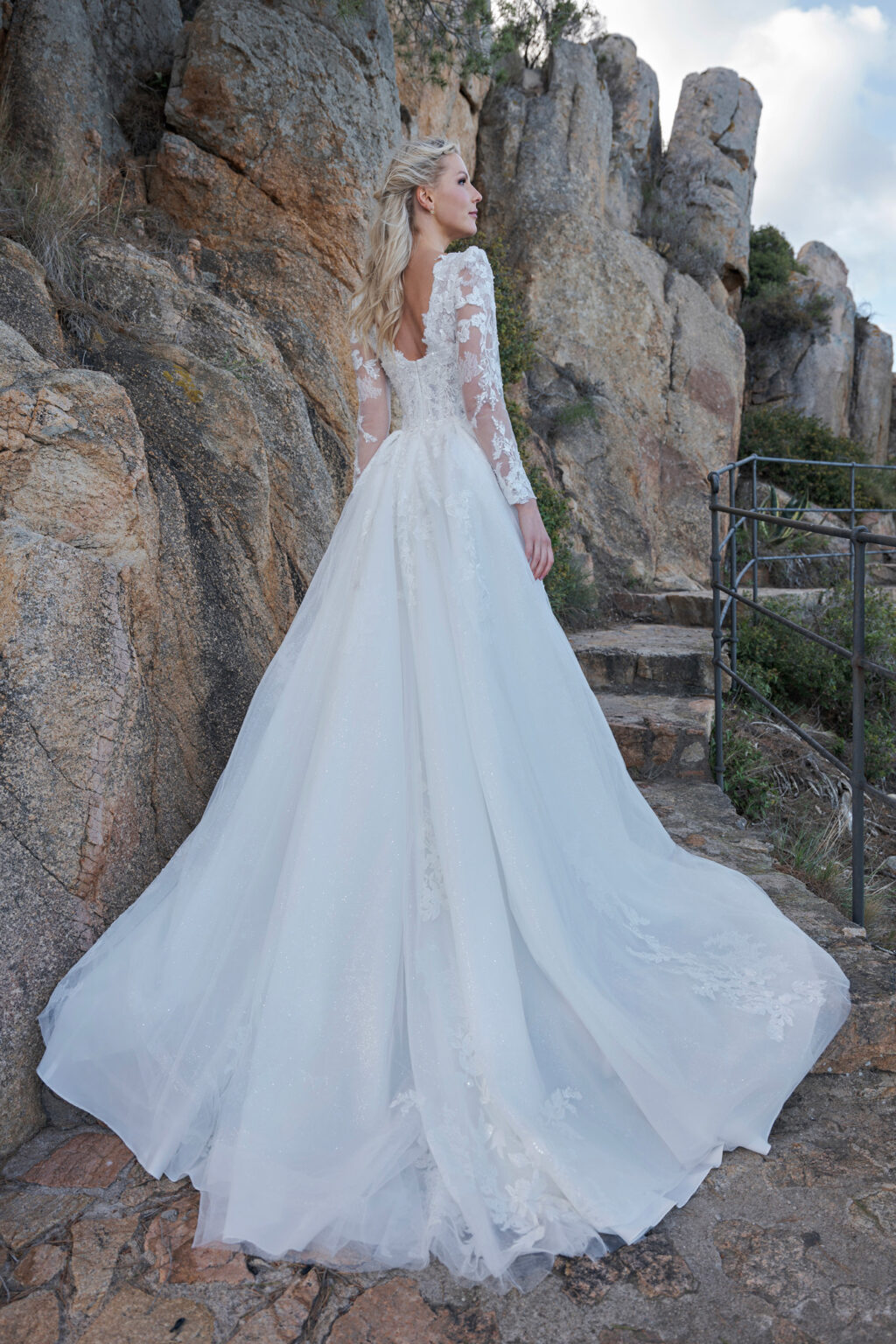 Amera Vera 2024 Brautkleid B2414 (2) Juno das Hochzeitshaus Meinersen bei Braunschweig Wolfsburg