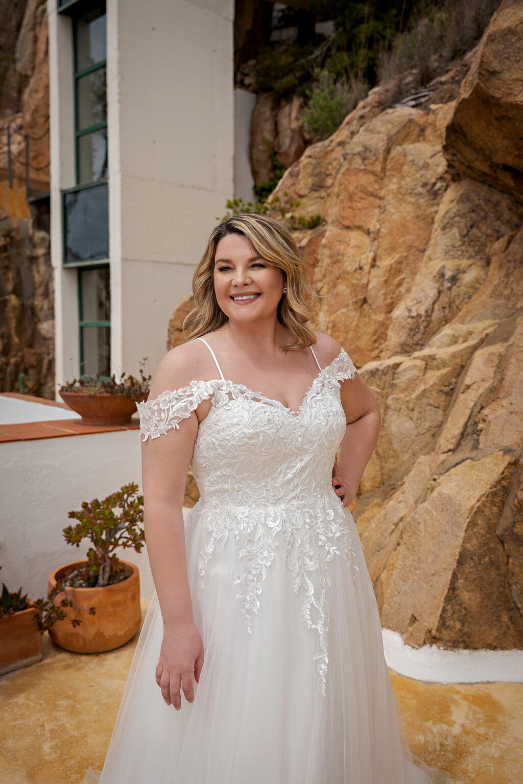 Molly Monroe 2024 Plus Size Brautkleid in grosse grössen LB221 (2) Juno das Hochzeitshaus Meinersen bei Braunschweig Wolfsburg