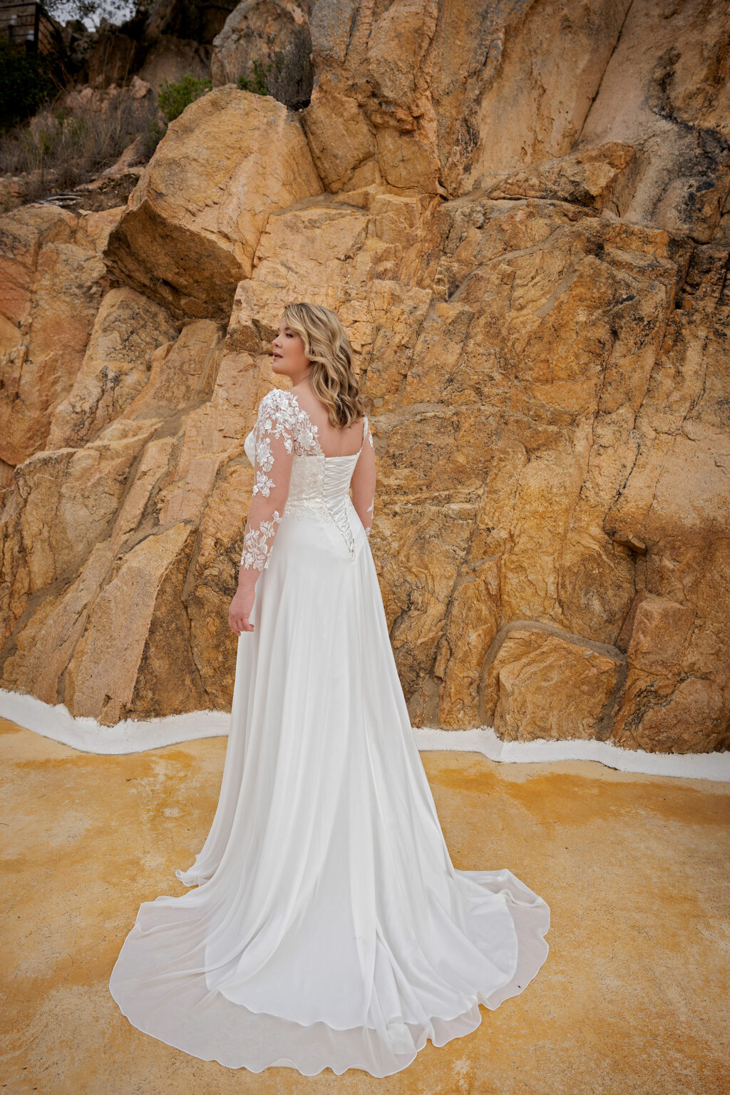 Molly Monroe 2024 Plus Size Brautkleid in grosse grössen LB230 (3) Juno das Hochzeitshaus Meinersen bei Braunschweig Wolfsburg