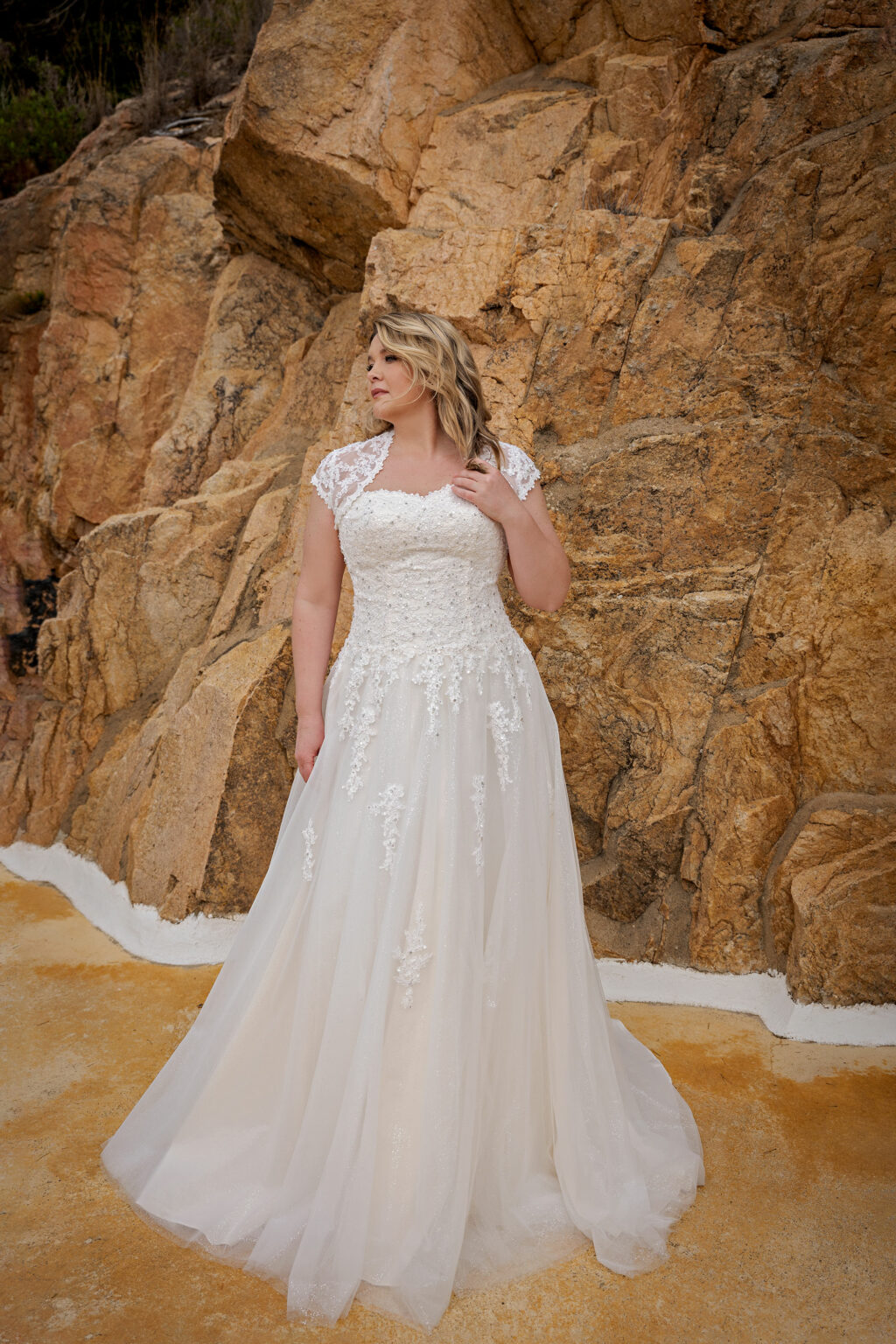 Molly Monroe 2024 Plus Size Brautkleid in grosse grössen LB241 (1) Juno das Hochzeitshaus Meinersen bei Braunschweig Wolfsburg