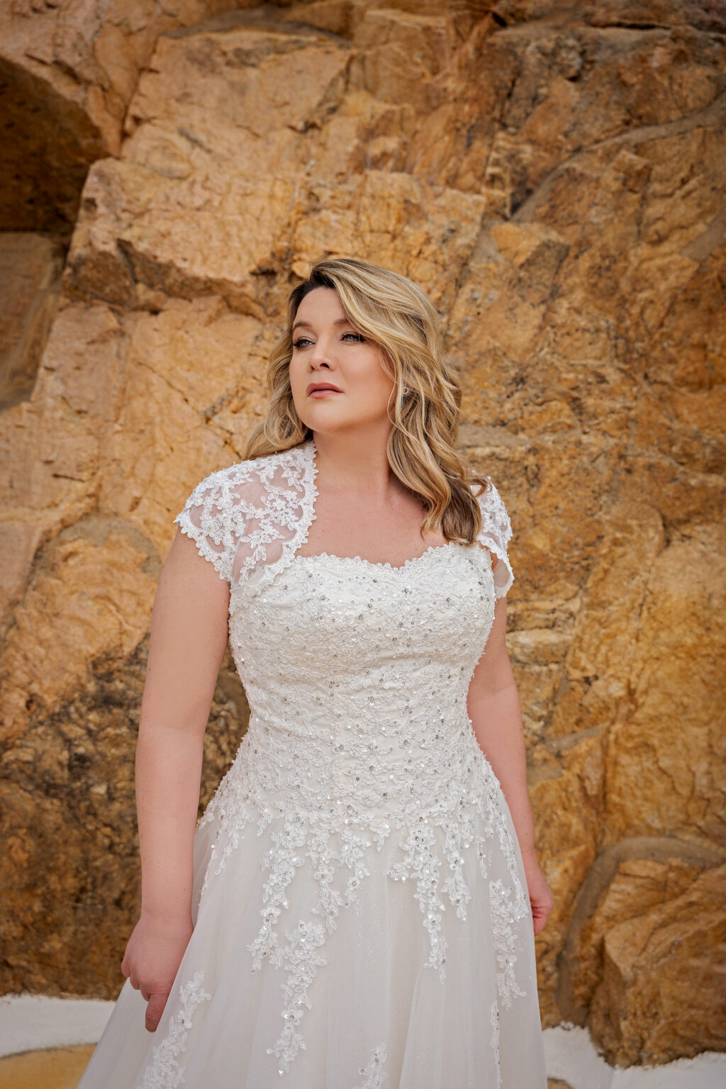 Molly Monroe 2024 Plus Size Brautkleid in grosse grössen LB241 (2) Juno das Hochzeitshaus Meinersen bei Braunschweig Wolfsburg