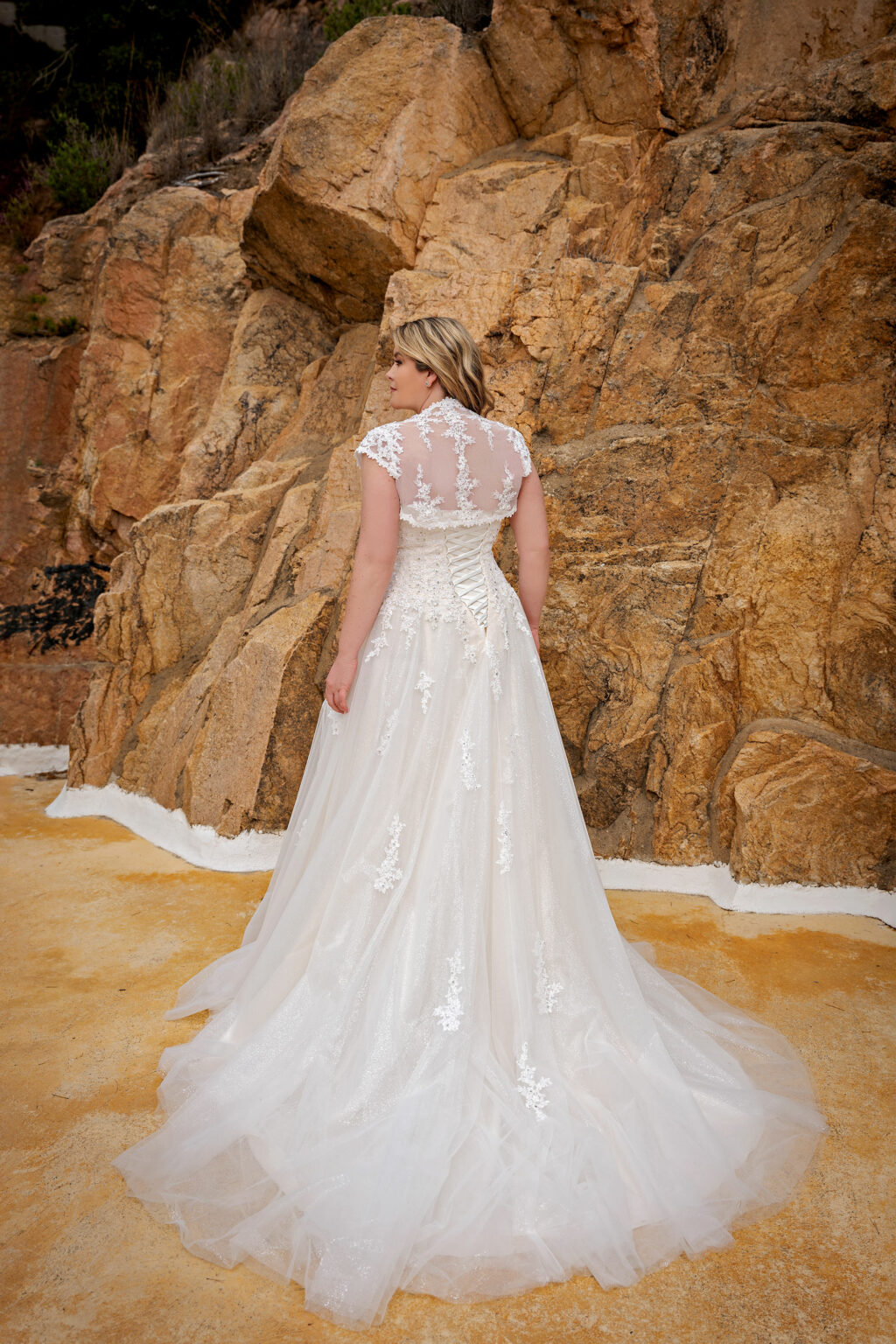 Molly Monroe 2024 Plus Size Brautkleid in grosse grössen LB241 (3) Juno das Hochzeitshaus Meinersen bei Braunschweig Wolfsburg