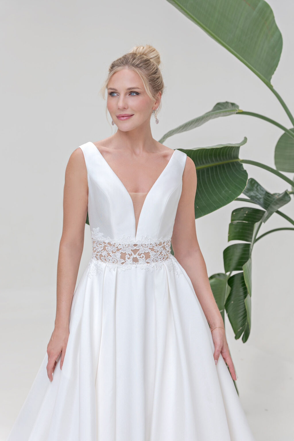 Amera Vera Kollektion 2025 Brautkleid B2501 (2) Juno das Hochzeitshaus Brautmode Meinersen Wolfsburg Gifhorn