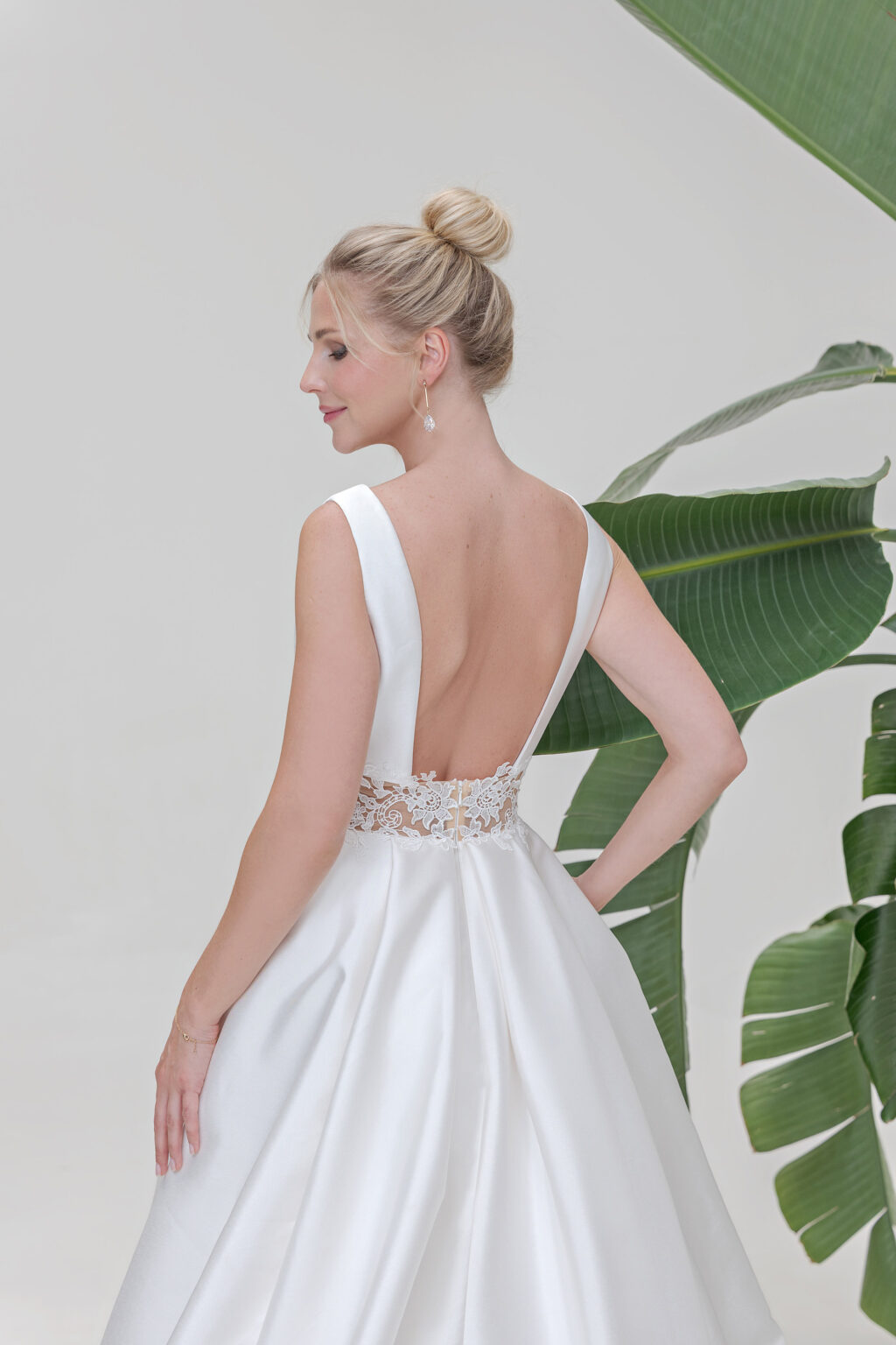 Amera Vera Kollektion 2025 Brautkleid B2501 (4) Juno das Hochzeitshaus Brautmode Meinersen Wolfsburg Gifhorn
