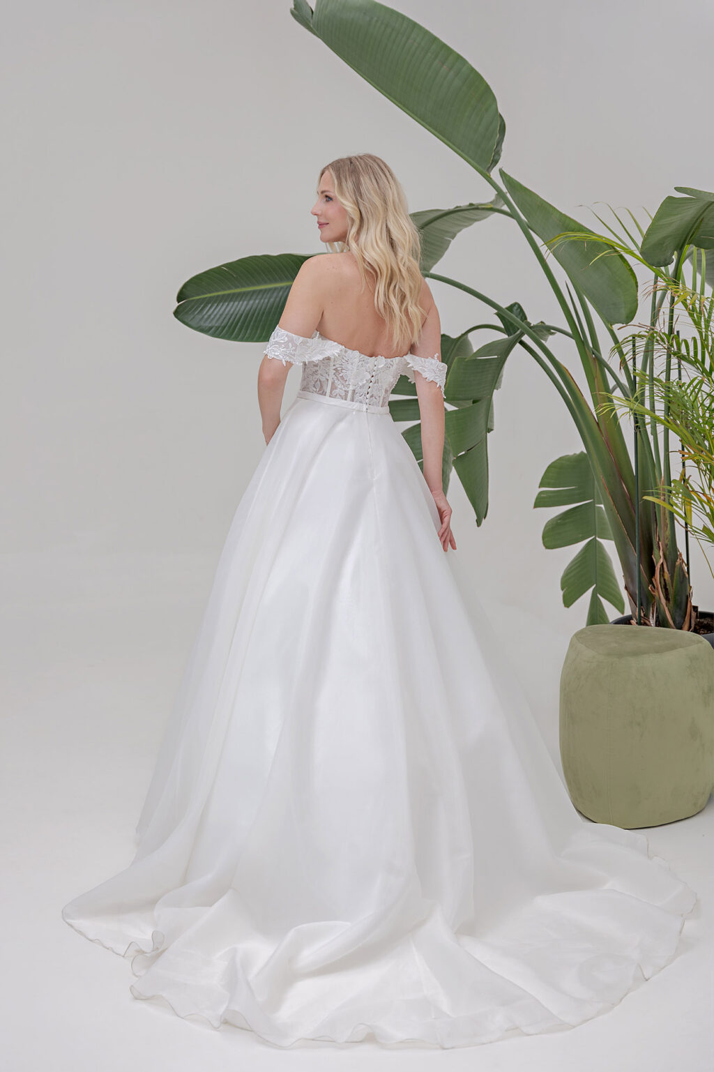 Amera Vera Kollektion 2025 Brautkleid B2509 (3) Juno das Hochzeitshaus Brautmode Meinersen Wolfsburg Gifhorn