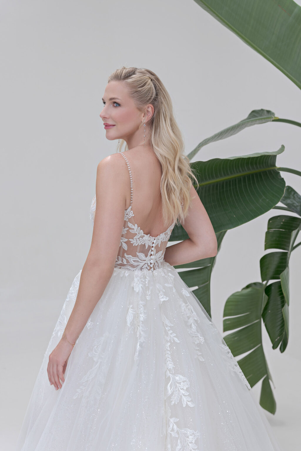 Amera Vera Kollektion 2025 Brautkleid B2512 (4) Juno das Hochzeitshaus Brautmode Meinersen Wolfsburg Gifhorn
