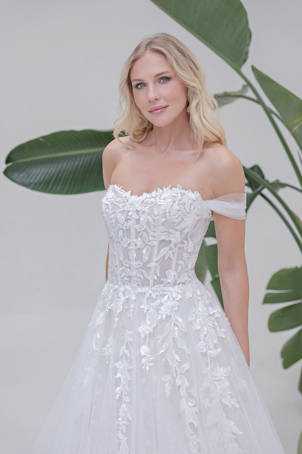 Amera Vera Kollektion 2025 Brautkleid B2515 (2) Juno das Hochzeitshaus Brautmode Meinersen Wolfsburg Gifhorn