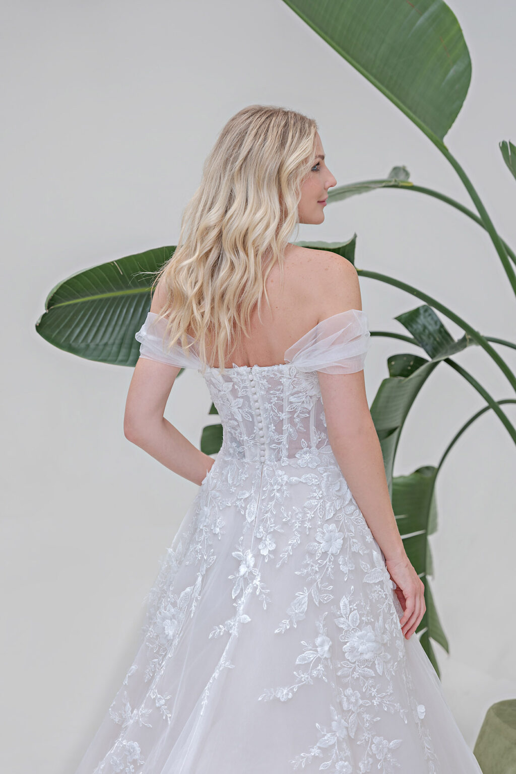Amera Vera Kollektion 2025 Brautkleid B2517 (3) Juno das Hochzeitshaus Brautmode Meinersen Wolfsburg Gifhorn