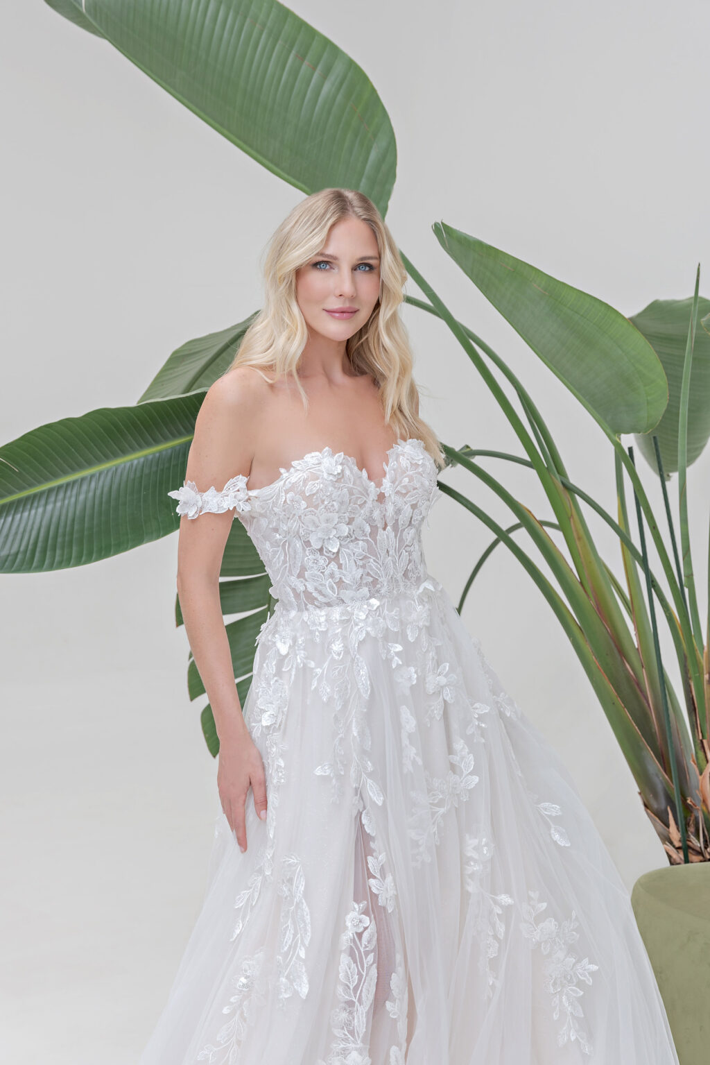 Amera Vera Kollektion 2025 Brautkleid B2519 (2) Juno das Hochzeitshaus Brautmode Meinersen Wolfsburg Gifhorn