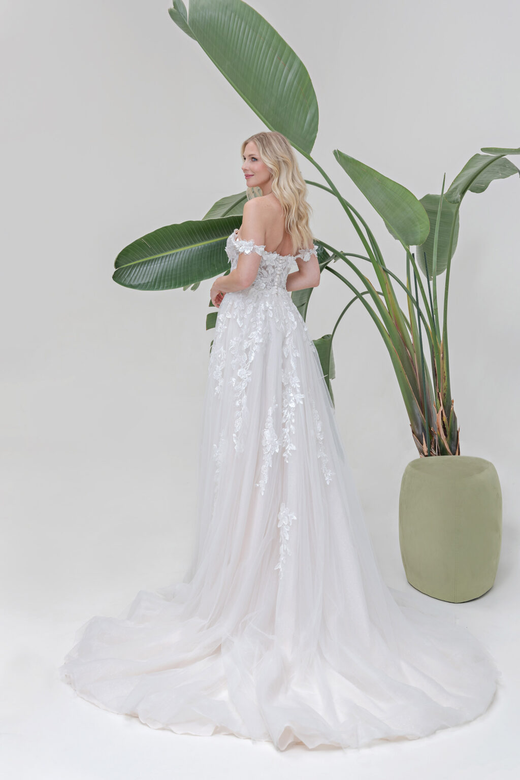 Amera Vera Kollektion 2025 Brautkleid B2519 (3) Juno das Hochzeitshaus Brautmode Meinersen Wolfsburg Gifhorn