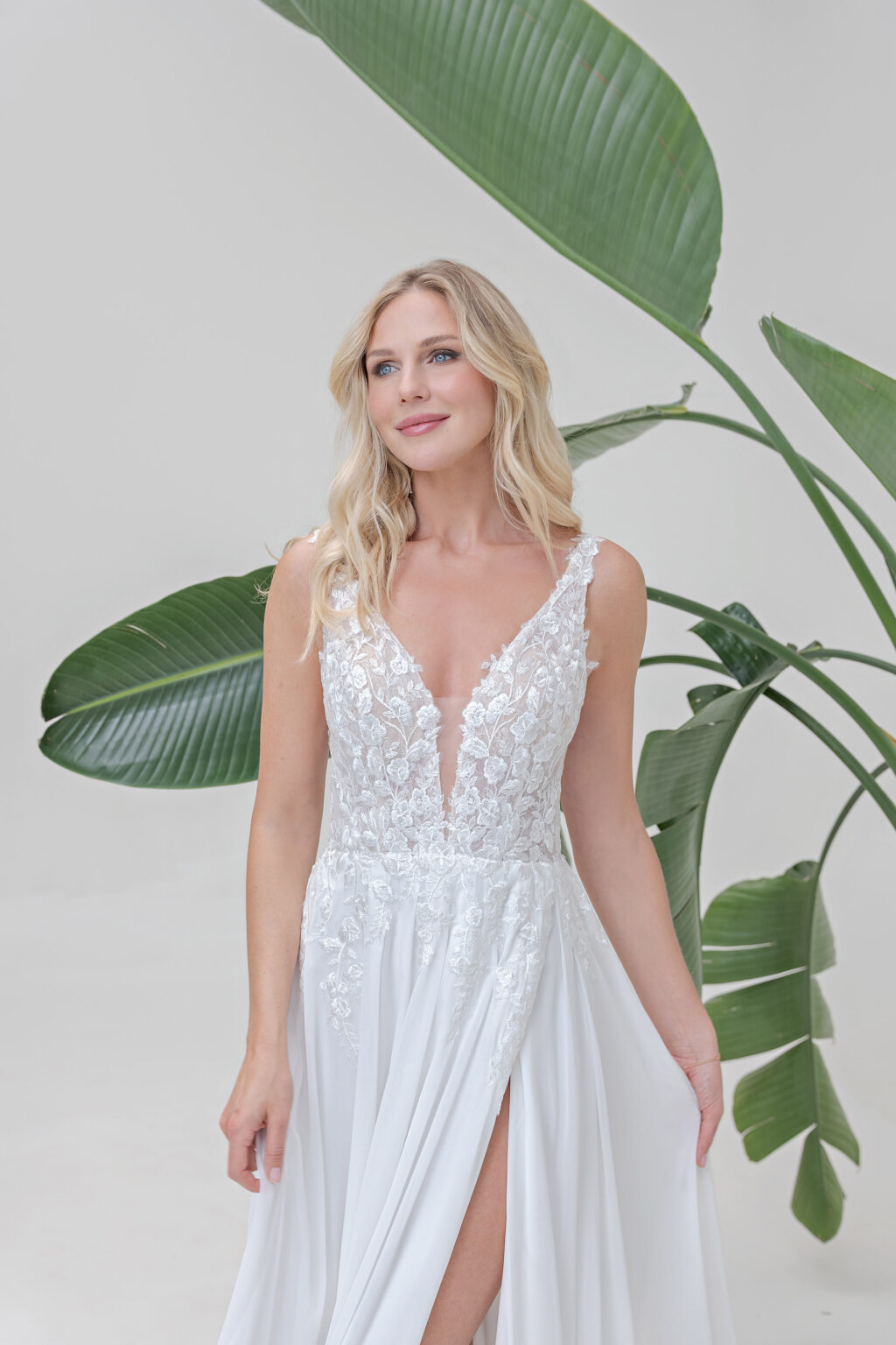 Amera Vera Light Kollektion 2025 Standesamtkleid ivory AL110 (6) Juno das Hochzeitshaus Brautmode Meinersen Wolfsburg Gifhorn