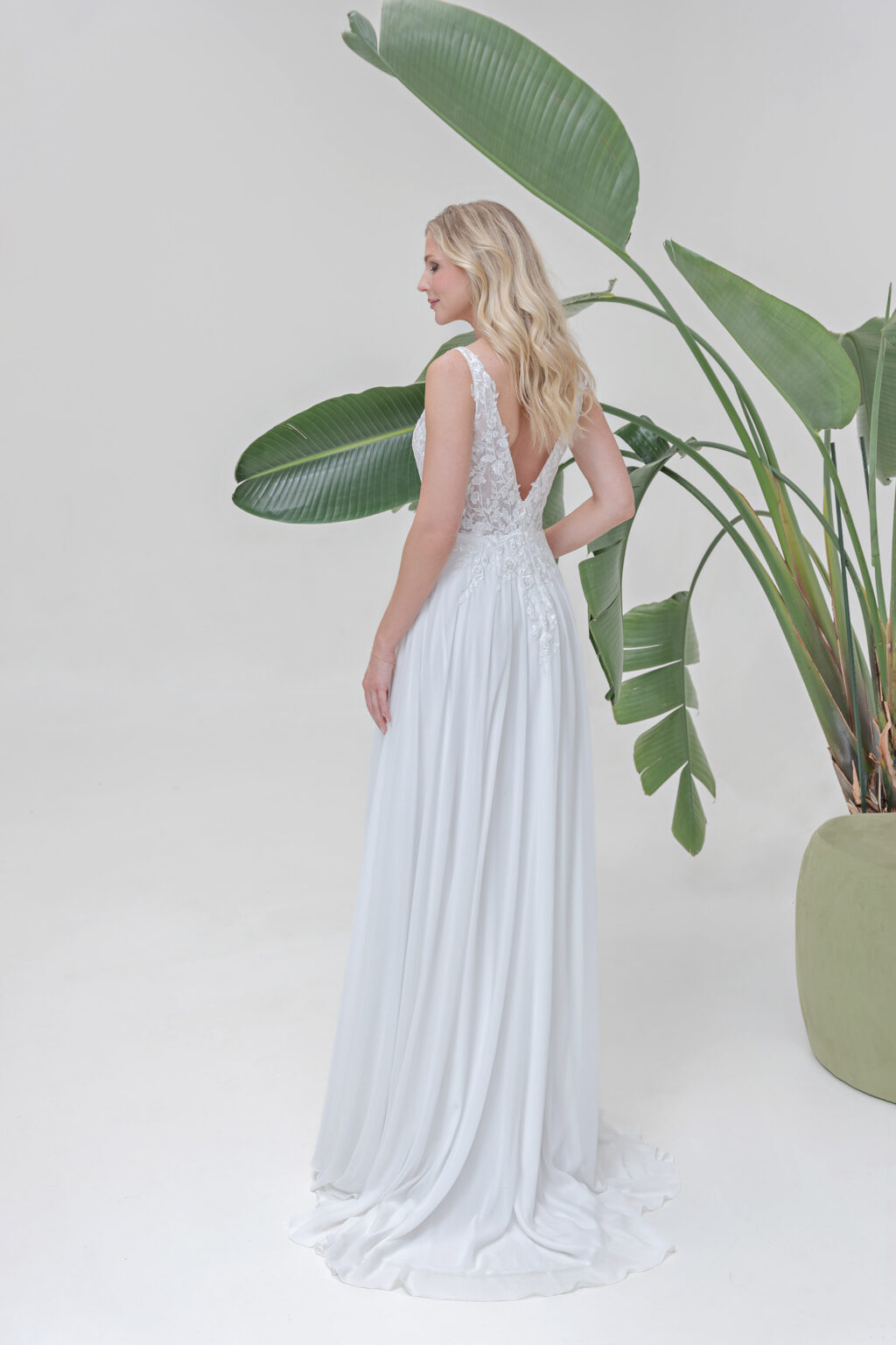 Amera Vera Light Kollektion 2025 Standesamtkleid ivory AL110 (7) Juno das Hochzeitshaus Brautmode Meinersen Wolfsburg Gifhorn