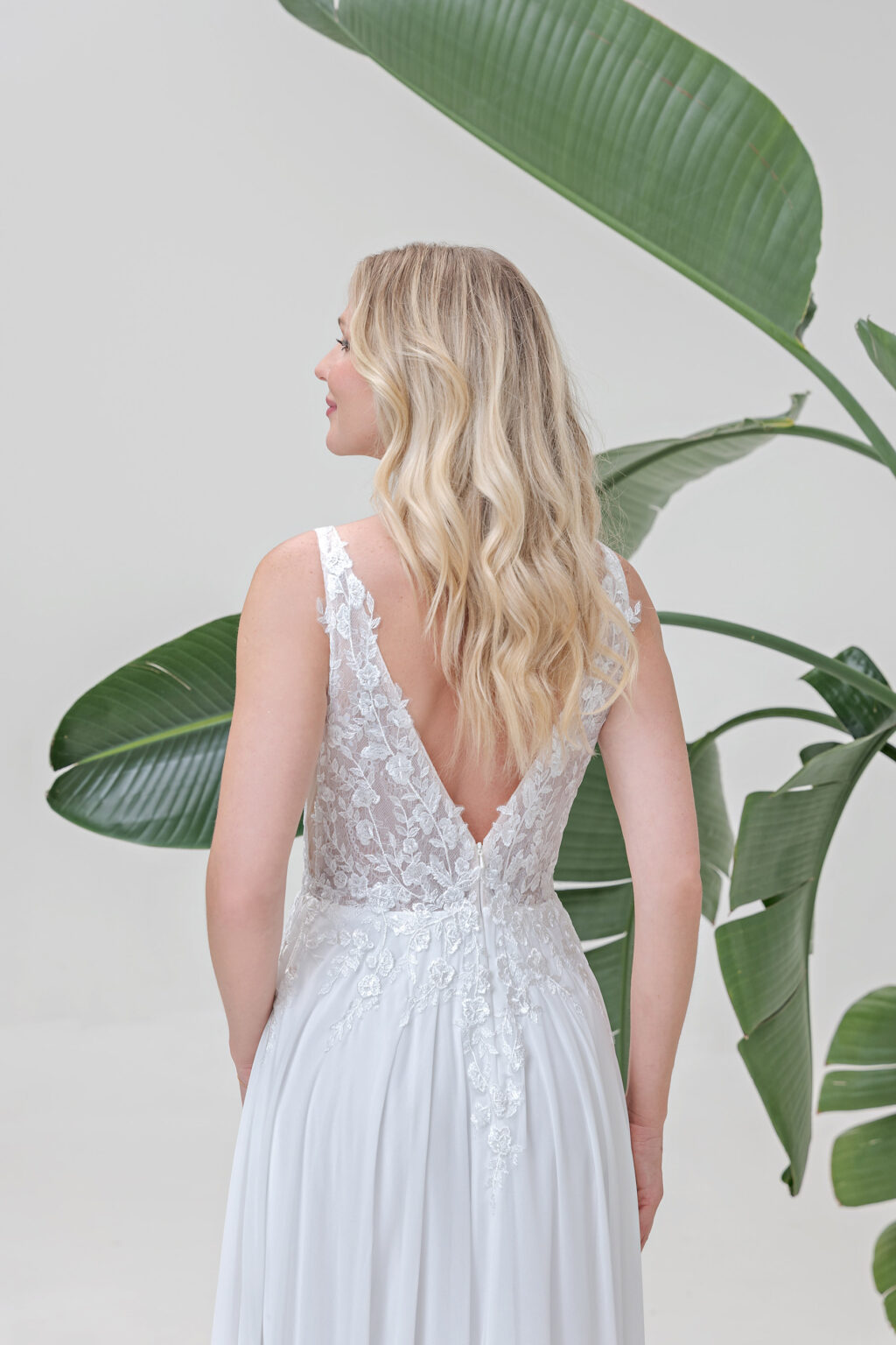 Amera Vera Light Kollektion 2025 Standesamtkleid ivory AL110 (8) Juno das Hochzeitshaus Brautmode Meinersen Wolfsburg Gifhorn