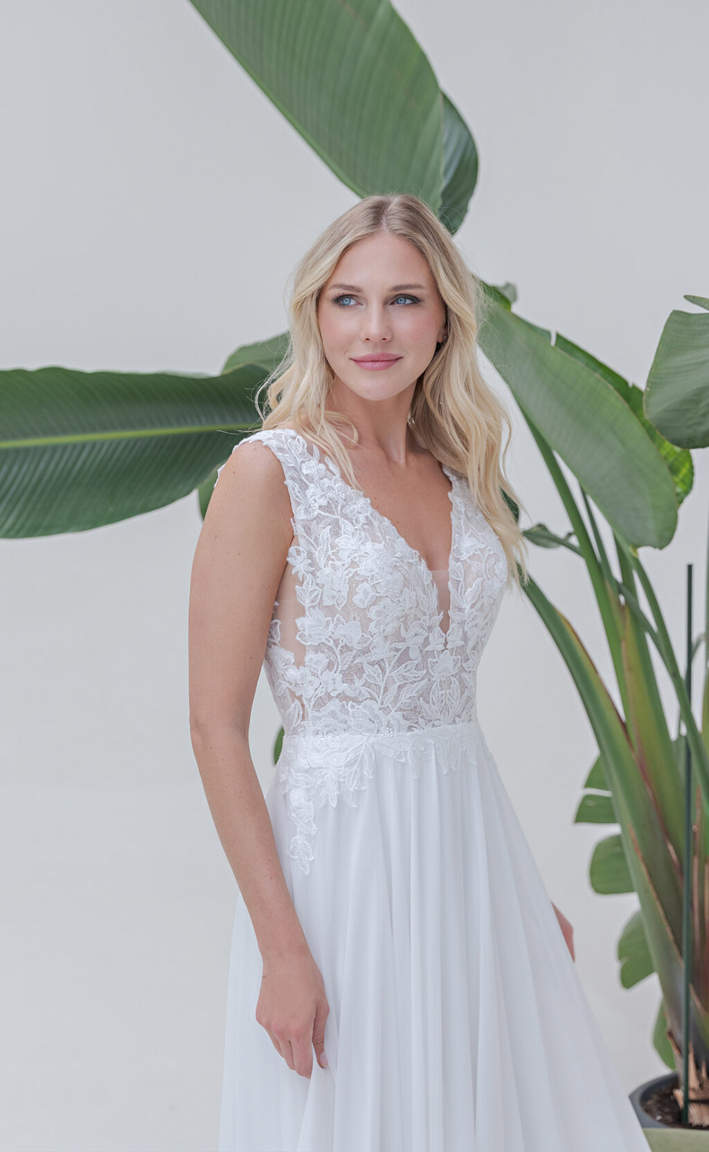 Amera Vera Light Kollektion 2025 Standesamtkleid ivory AL122 (2) Juno das Hochzeitshaus Brautmode Meinersen Wolfsburg Gifhorn