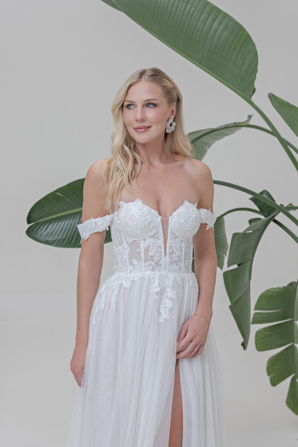 Amera Vera Light Kollektion 2025 Standesamtkleid ivory AL125 (2) Juno das Hochzeitshaus Brautmode Meinersen Wolfsburg Gifhorn
