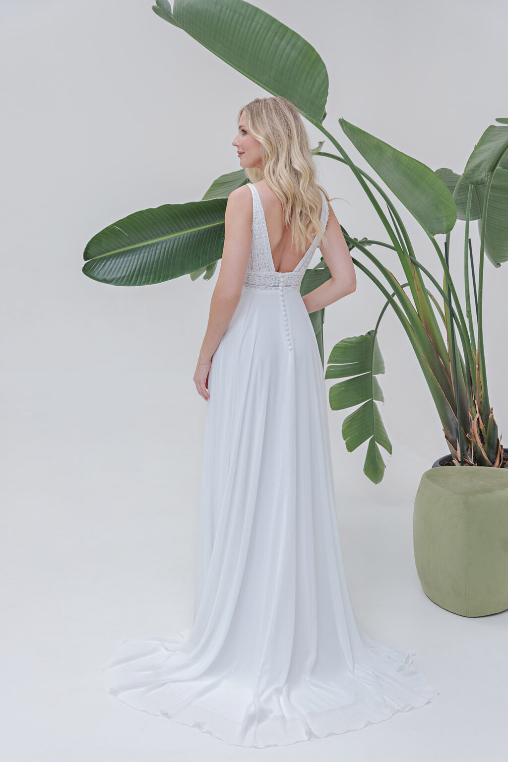 Amera Vera Light Kollektion 2025 Standesamtkleid ivory AL130 (3) Juno das Hochzeitshaus Brautmode Meinersen Wolfsburg Gifhorn