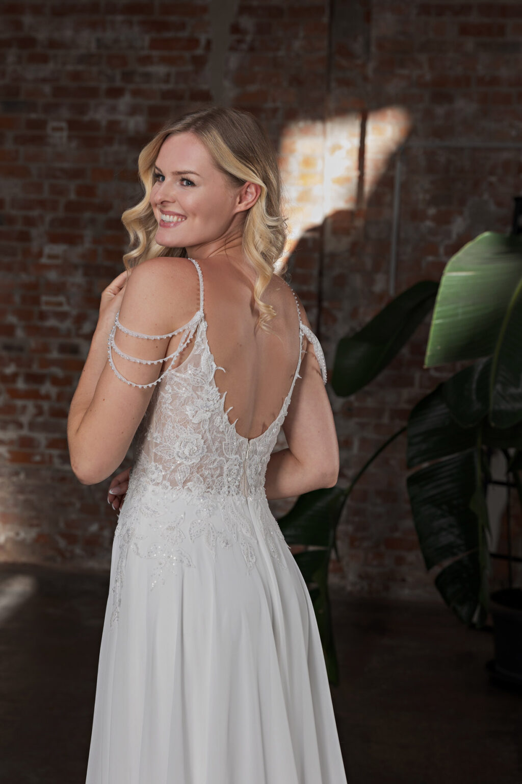 Duett 2025 ivory Hochzeitskleid DT701 4 Juno das Hochzeitshaus Hochzeitsmode Meinersen Wolfsburg Gifhor