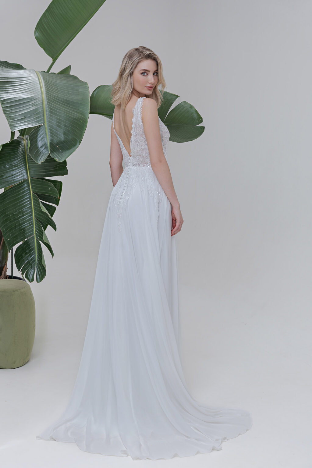 Fevronia Kollektion 2025 Standesamtkleid ivory AM125 (3) Juno das Hochzeitshaus Brautmode Meinersen Wolfsburg Gifhorn