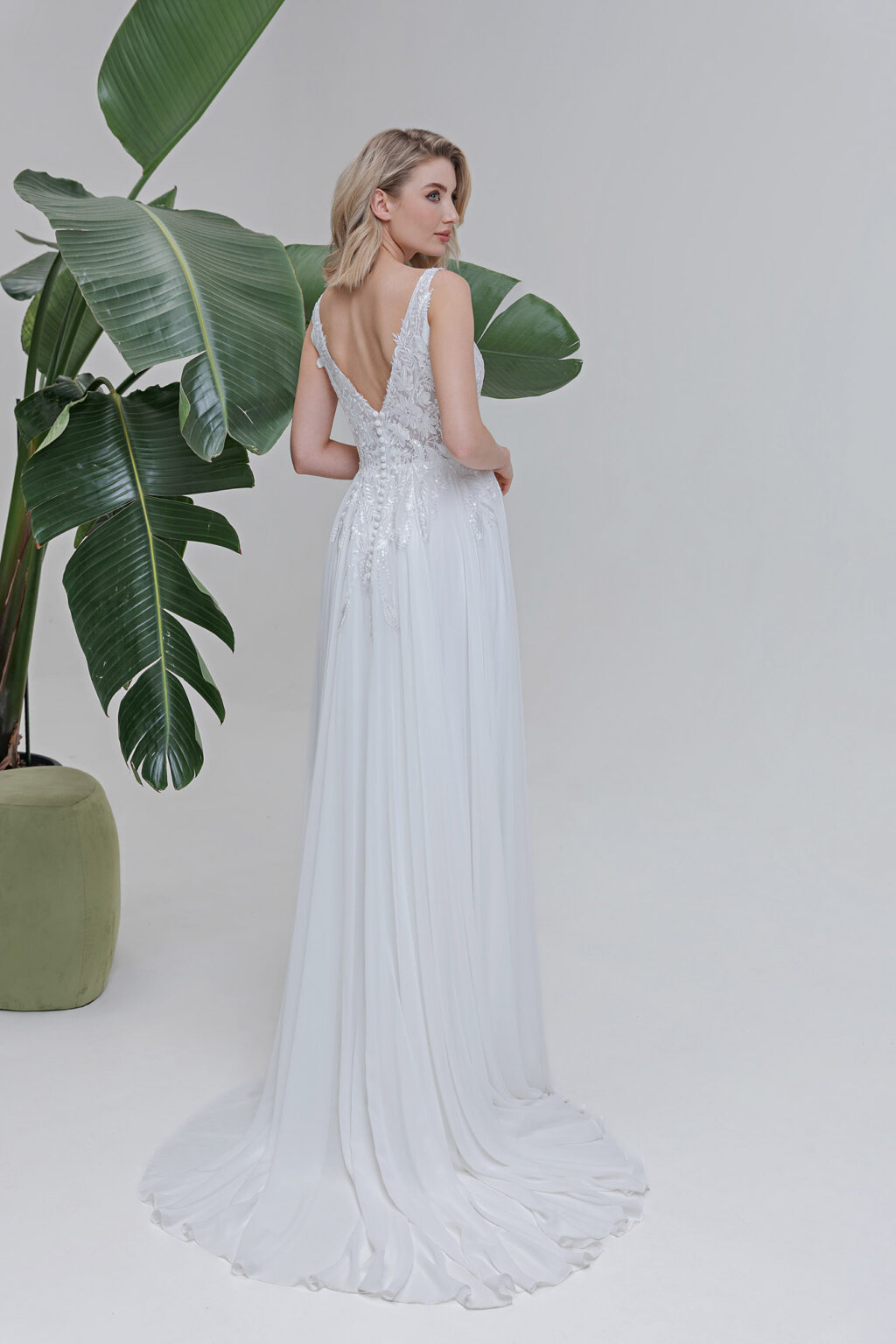 Fevronia Kollektion 2025 Standesamtkleid ivory AM126 (3) Juno das Hochzeitshaus Brautmode Meinersen Wolfsburg Gifhorn