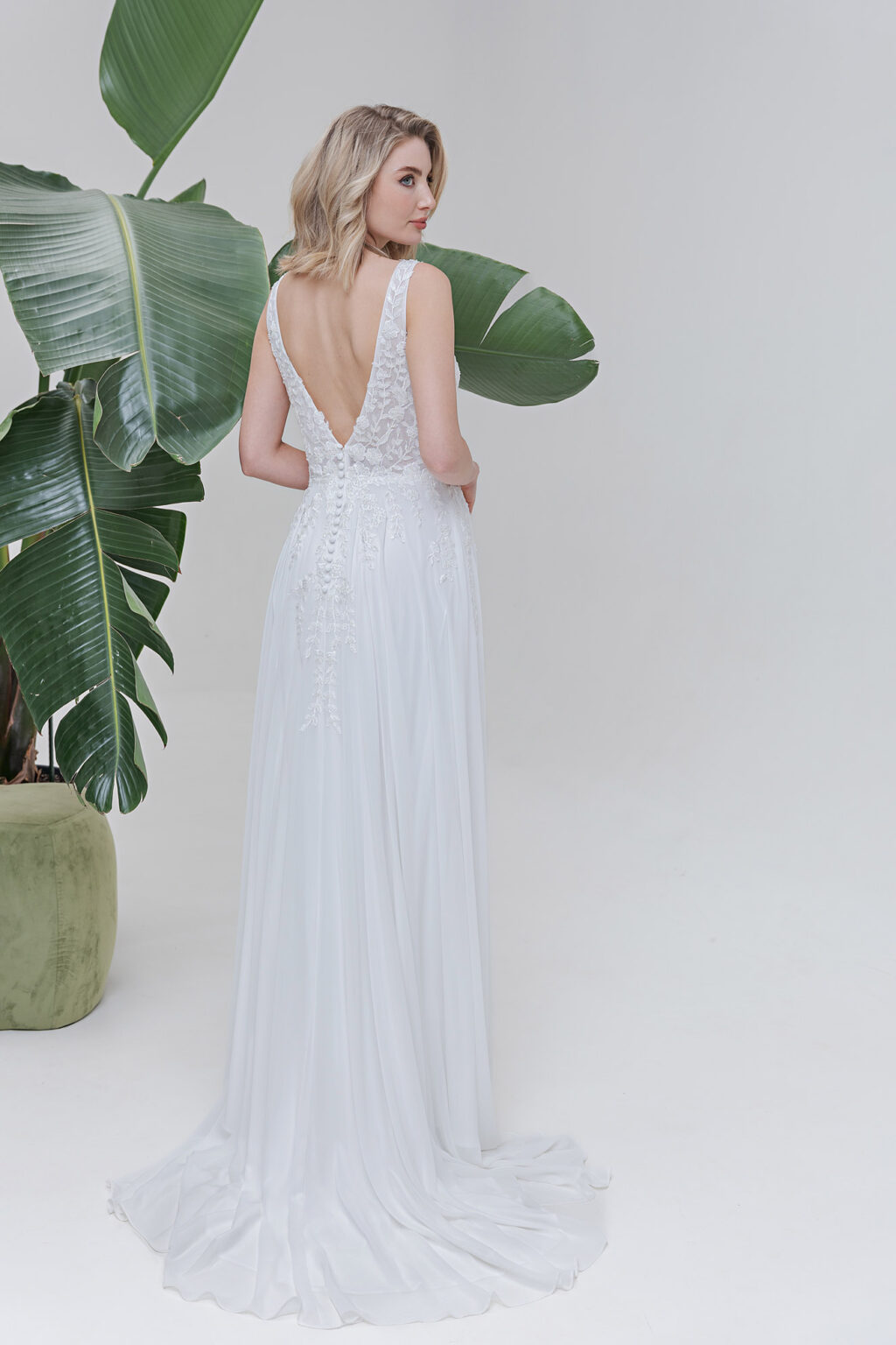 Fevronia Kollektion 2025 Standesamtkleid ivory AM127 (3) Juno das Hochzeitshaus Brautmode Meinersen Wolfsburg Gifhorn