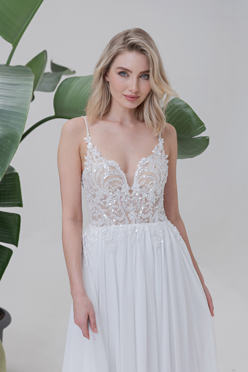 Fevronia Kollektion 2025 Standesamtkleid ivory AM135 (2) Juno das Hochzeitshaus Brautmode Meinersen Wolfsburg Gifhorn