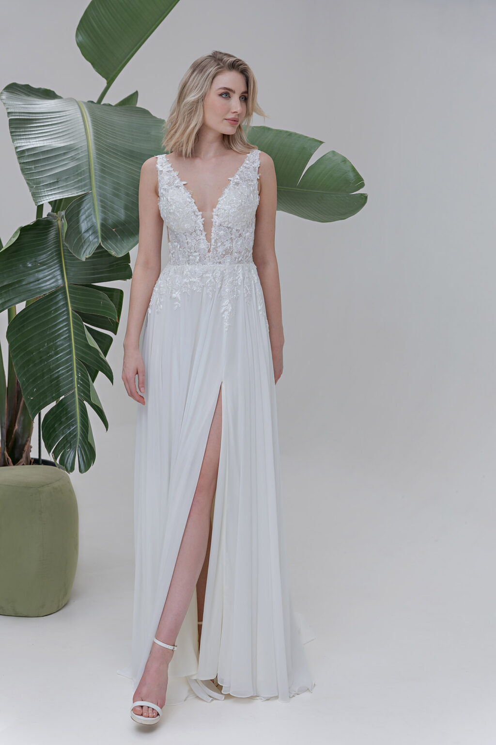 Fevronia Kollektion 2025 Standesamtkleid ivory AM136 (1) Juno das Hochzeitshaus Brautmode Meinersen Wolfsburg Gifhorn