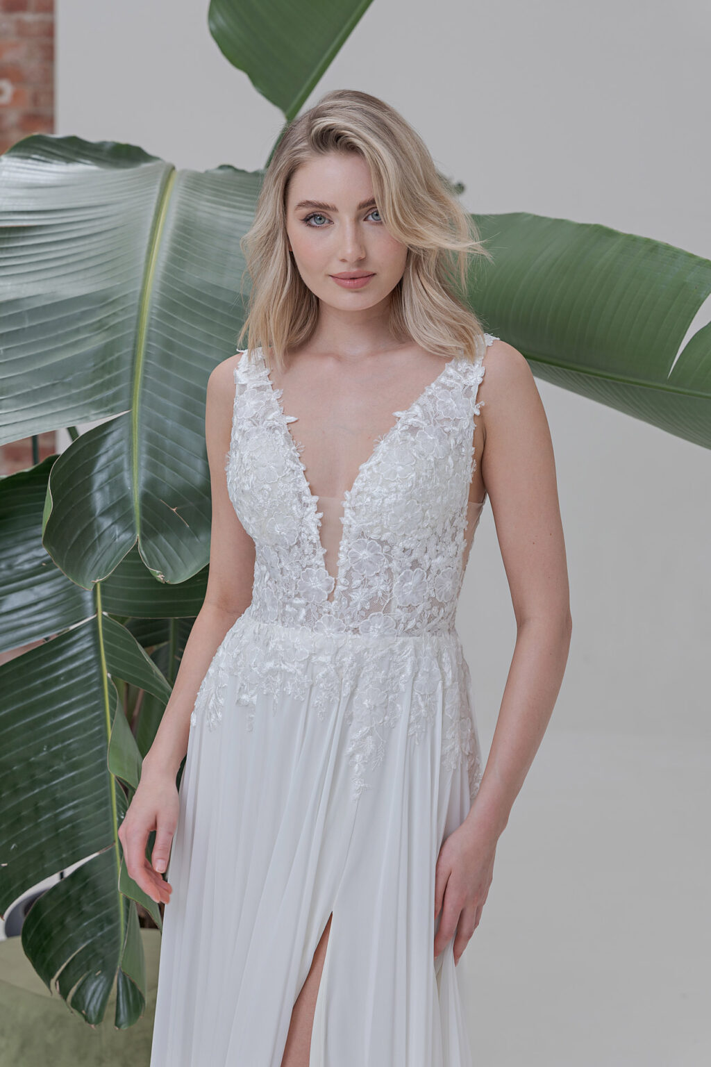 Fevronia Kollektion 2025 Standesamtkleid ivory AM136 (2) Juno das Hochzeitshaus Brautmode Meinersen Wolfsburg Gifhorn