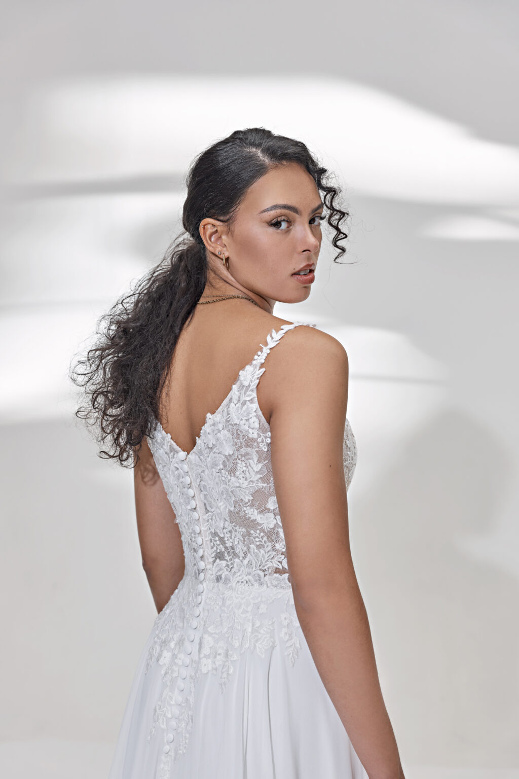 Lohrengel Light Kollektion 2025 Standesamtkleid LB321 4 Juno das Hochzeitshaus Hochzeitsmode Meinersen Wolfsburg Gifhorn