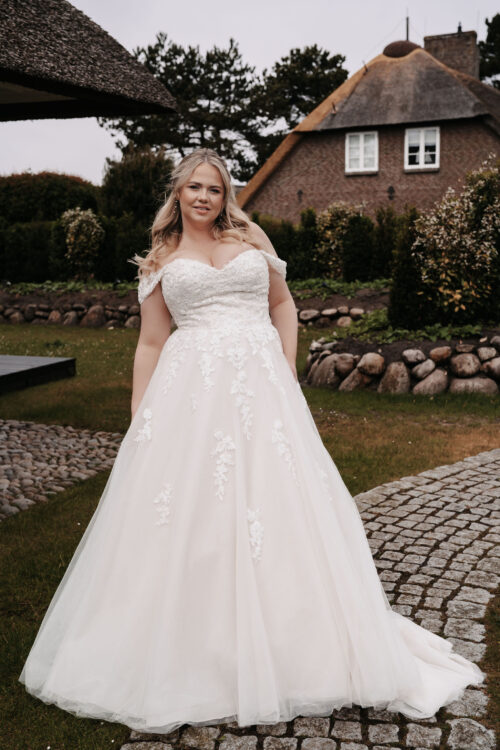 Molly Monroe 2026 ivory Curvy Brautkleid LB511 10 Juno das Hochzeitshaus Meinersen Gifhorn