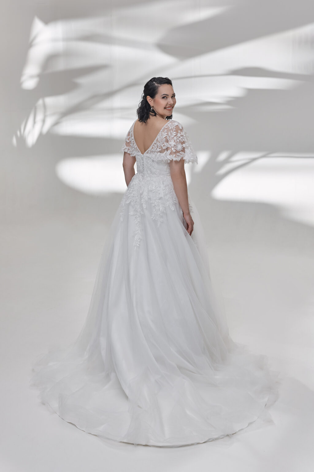 Molly Monroe by Lohrengel Kollektion 2025 Curvy Brautkleid LB500 3 Plus Size Brautkleid Juno das Hochzeitshaus Meinersen bei Braunschweig Wolfsburg