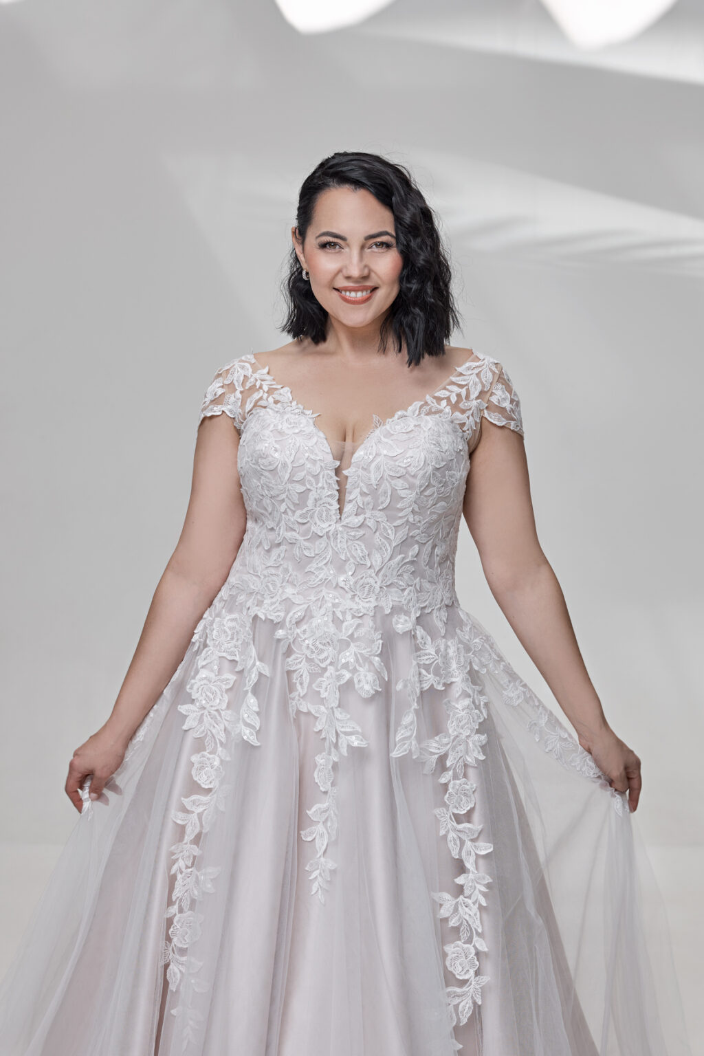 Molly Monroe by Lohrengel Kollektion 2025 Curvy Brautkleid LB503 2 Plus Size Brautkleid Juno das Hochzeitshaus Meinersen bei Braunschweig Wolfsburg