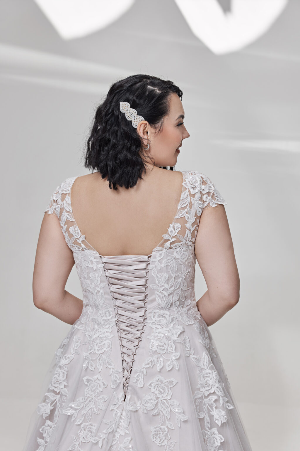 Molly Monroe by Lohrengel Kollektion 2025 Curvy Brautkleid LB503 4 Plus Size Brautkleid Juno das Hochzeitshaus Meinersen bei Braunschweig Wolfsburg