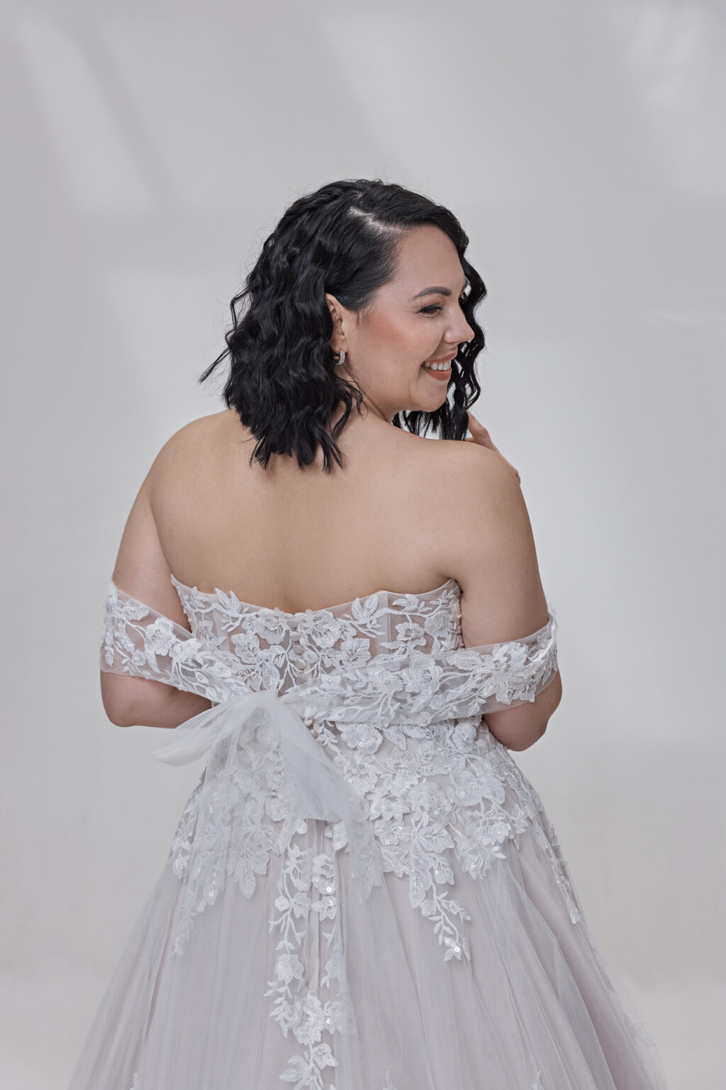 Molly Monroe by Lohrengel Kollektion 2025 Curvy Brautkleid LB507 4 Plus Size Brautkleid Juno das Hochzeitshaus Meinersen bei Braunschweig Wolfsburg