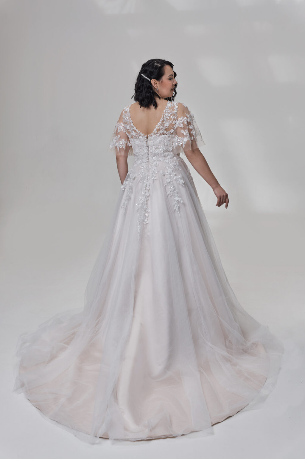 Molly Monroe by Lohrengel Kollektion 2025 Curvy Brautkleid LB509 3 Plus Size Brautkleid Juno das Hochzeitshaus Meinersen bei Braunschweig Wolfsburg