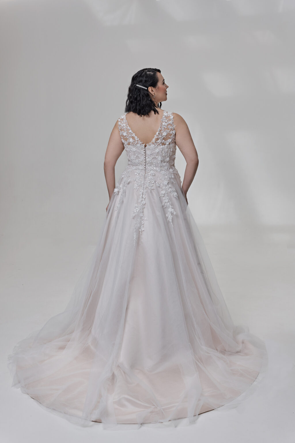 Molly Monroe by Lohrengel Kollektion 2025 Curvy Brautkleid LB509 5 Plus Size Brautkleid Juno das Hochzeitshaus Meinersen bei Braunschweig Wolfsburg