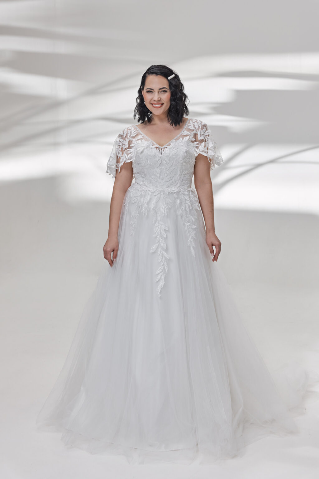 Molly Monroe by Lohrengel Kollektion 2025 Curvy Brautkleid LB533 1 Plus Size Brautkleid Juno das Hochzeitshaus Meinersen bei Braunschweig Wolfsburg