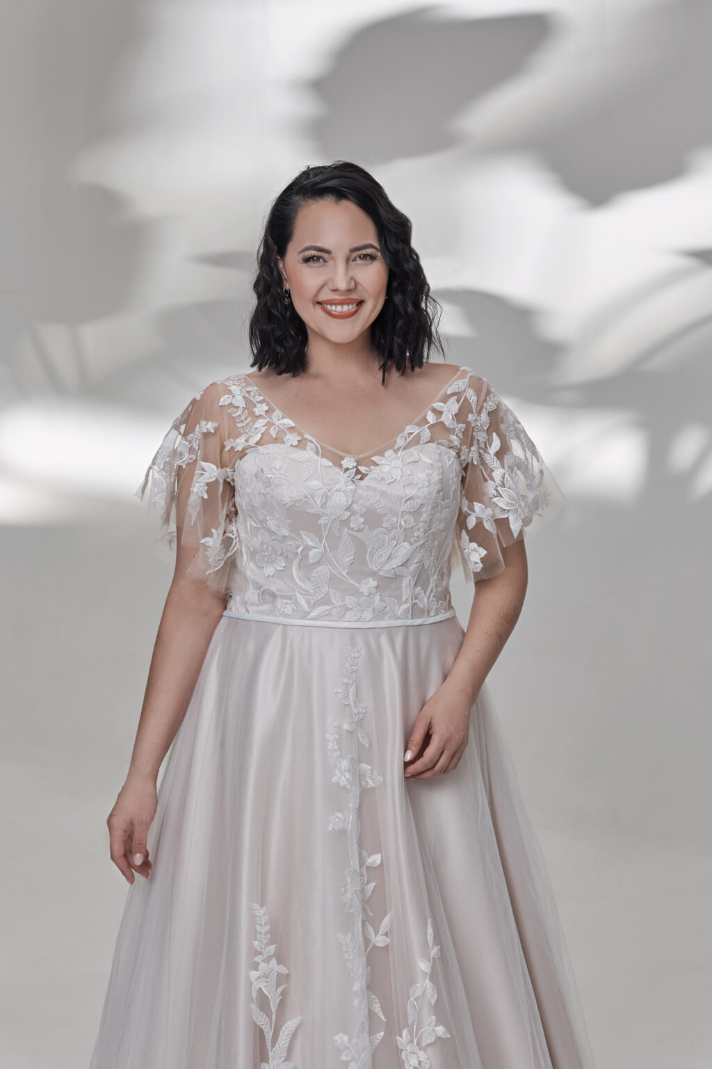 Molly Monroe by Lohrengel Kollektion 2025 Curvy Brautkleid LB534 2 Plus Size Brautkleid Juno das Hochzeitshaus Meinersen bei Braunschweig Wolfsburg