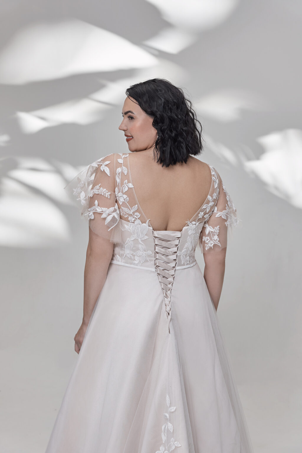 Molly Monroe by Lohrengel Kollektion 2025 Curvy Brautkleid LB534 3 Plus Size Brautkleid Juno das Hochzeitshaus Meinersen bei Braunschweig Wolfsburg